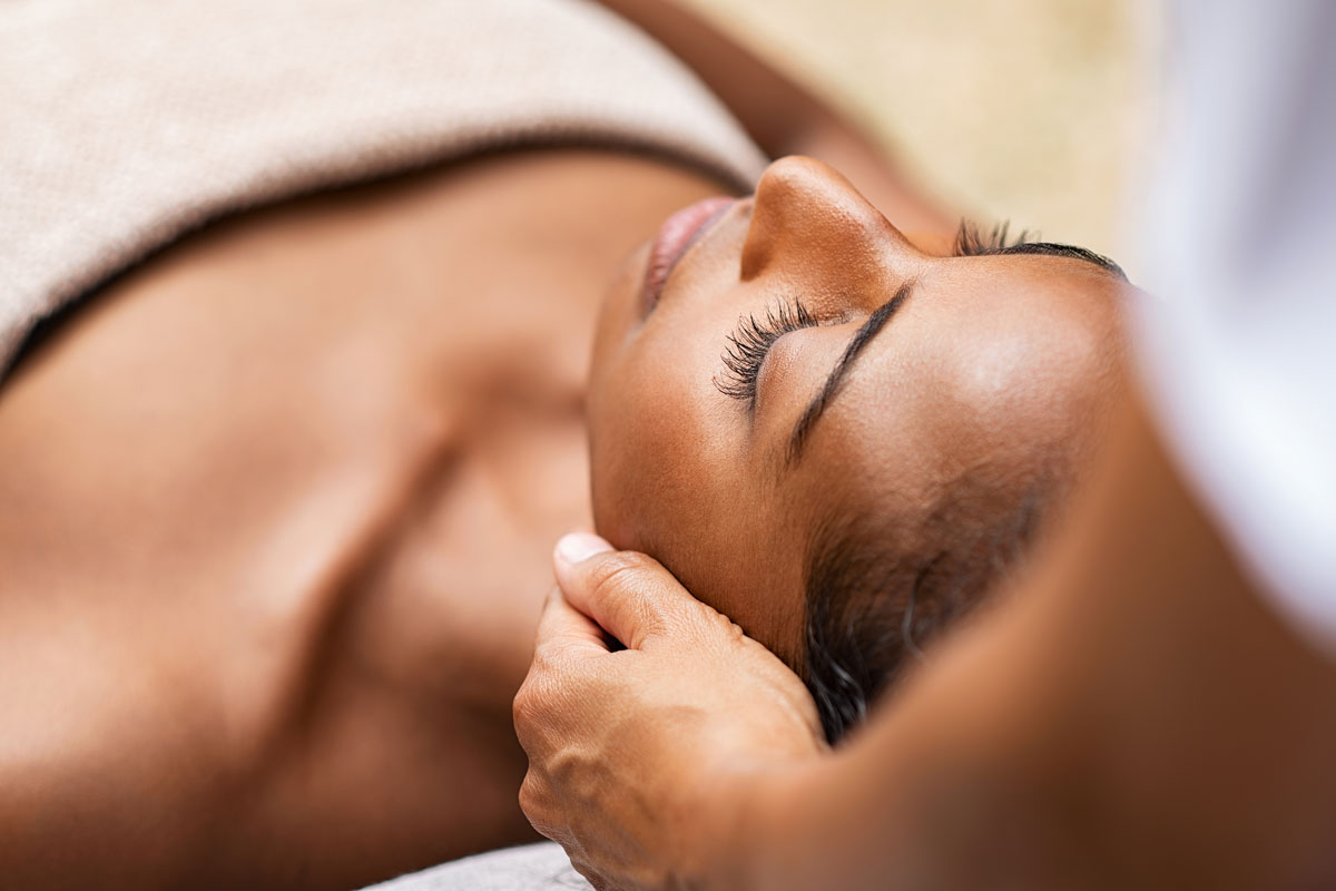 woman-getting-massaged